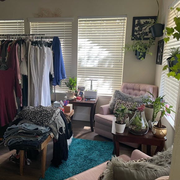 MEET YOUR POSHER WENDY! - Picture 2 of 5